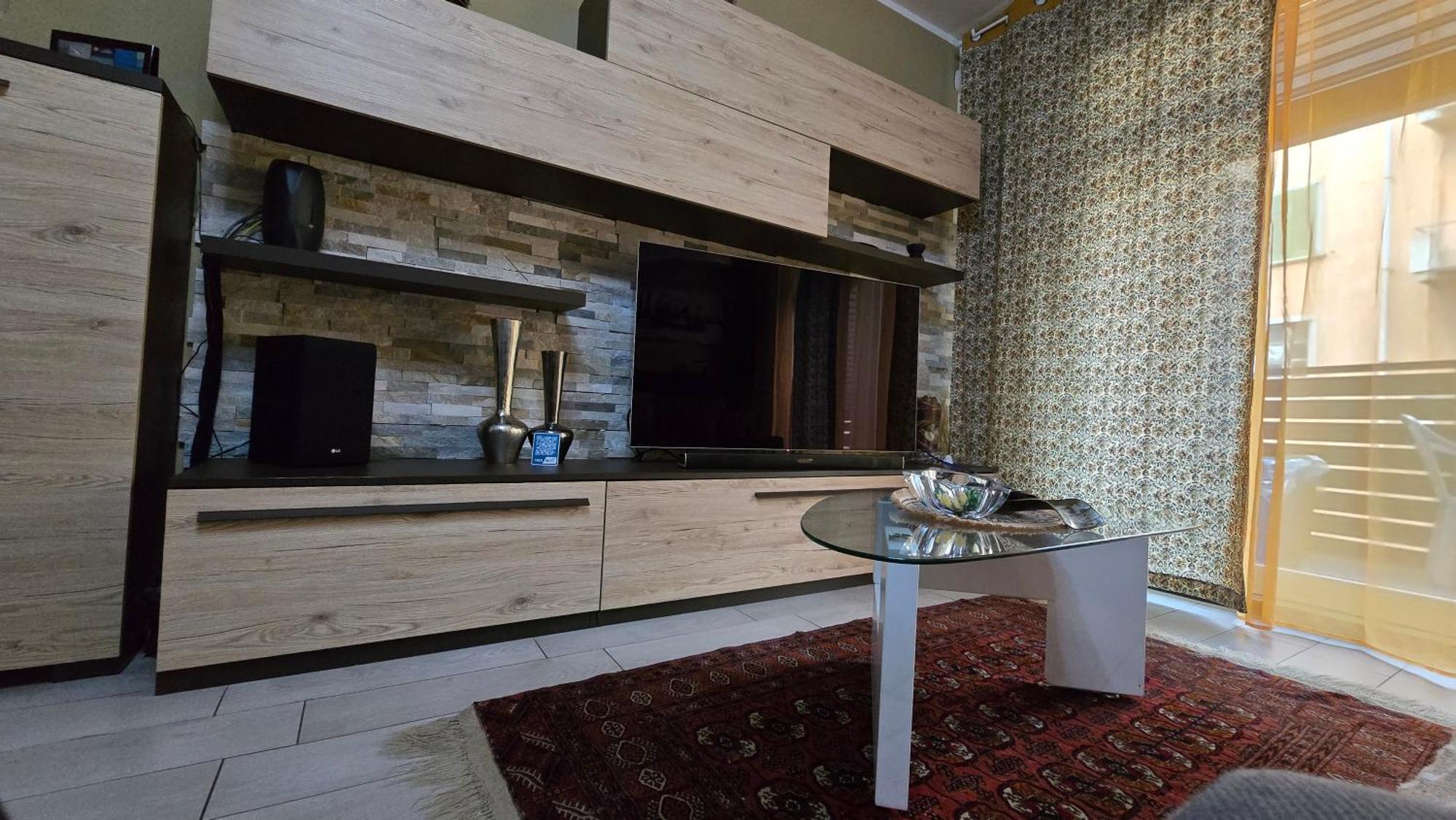Varese Prime - Large Independent Apartment, Air Conditioning, 2 Bathrooms, 2 Free Covered Parking Spaces, No Restricted Traffic Zone, Train Station 100M, Theatre 150M, Historic City Centre Exterior foto
